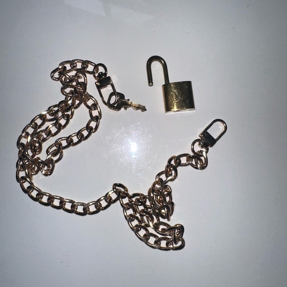 LV Lock & Key #313 - Picture 7 of 10